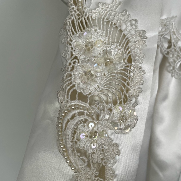 Gorgeous Vintage Wedding Gown - Picture 5 of 8